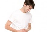 Tiểu ra máu và đau bụng là bị làm sao 1